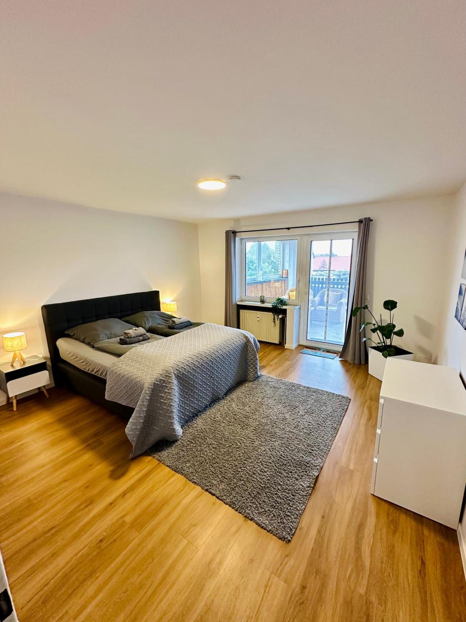 Traumhafte 115 Qm Ferienwohnung Am Steinhuder Meer, Ruhig, Komfortabel, Loggia, Parkplatz, Wifi Wunstorf Eksteriør bilde
